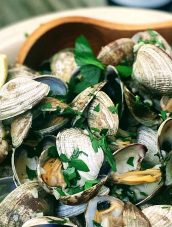 clams with lemons and parsley in bowl